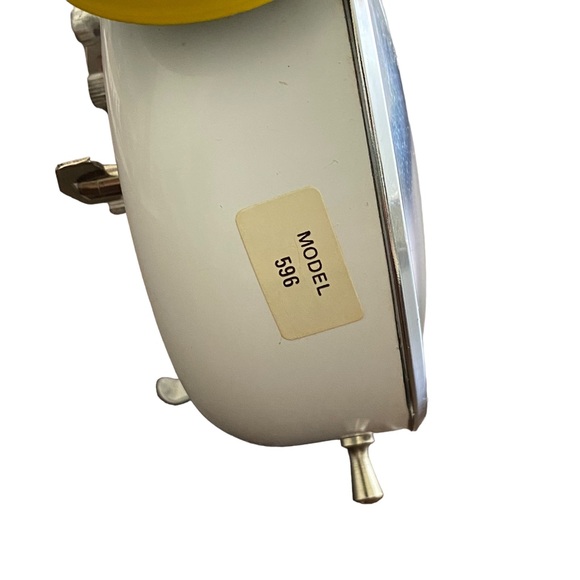 United Feature Syndicate Snoopy I’m Allergic to Morning 1958 Windup Clock - Picture 7 of 10